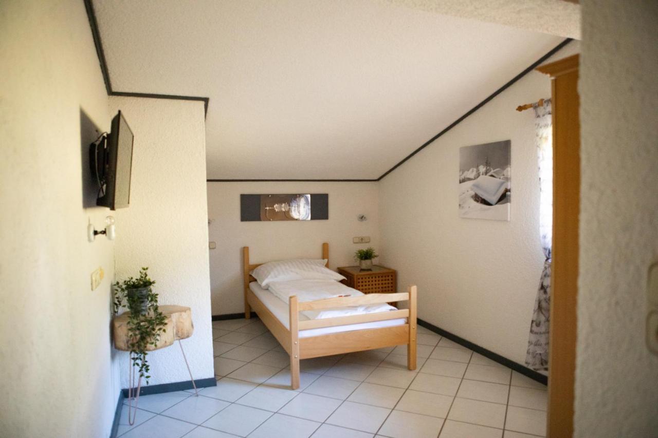 Hotel Wildrose นอยเคียร์เชน อัม โกรสเวเนดิเกอร์ ภายนอก รูปภาพ