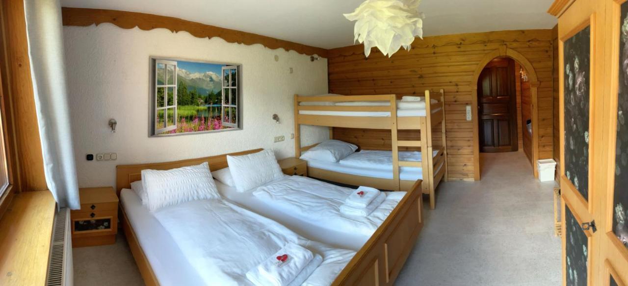 Hotel Wildrose นอยเคียร์เชน อัม โกรสเวเนดิเกอร์ ภายนอก รูปภาพ