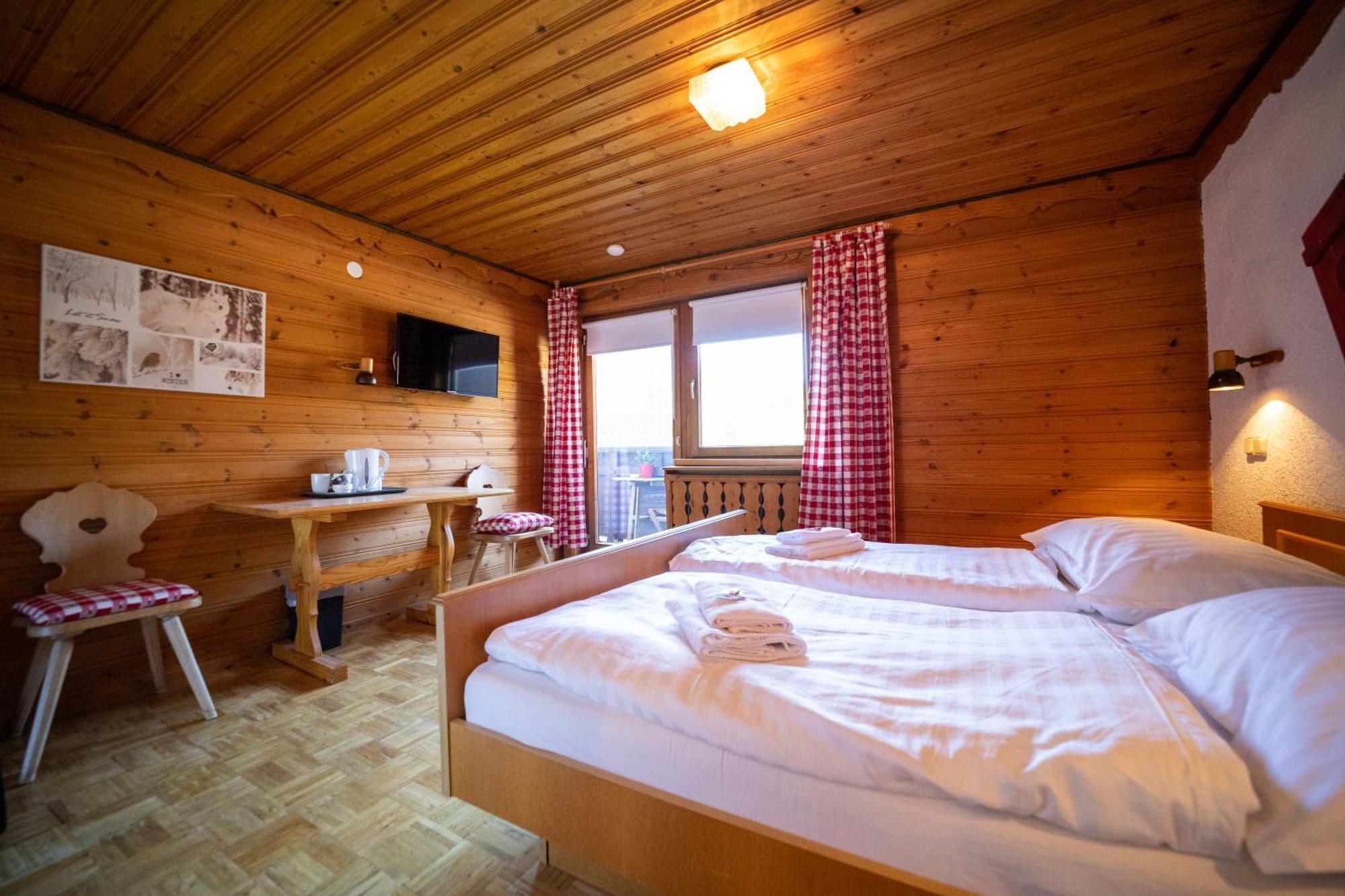 Hotel Wildrose นอยเคียร์เชน อัม โกรสเวเนดิเกอร์ ภายนอก รูปภาพ